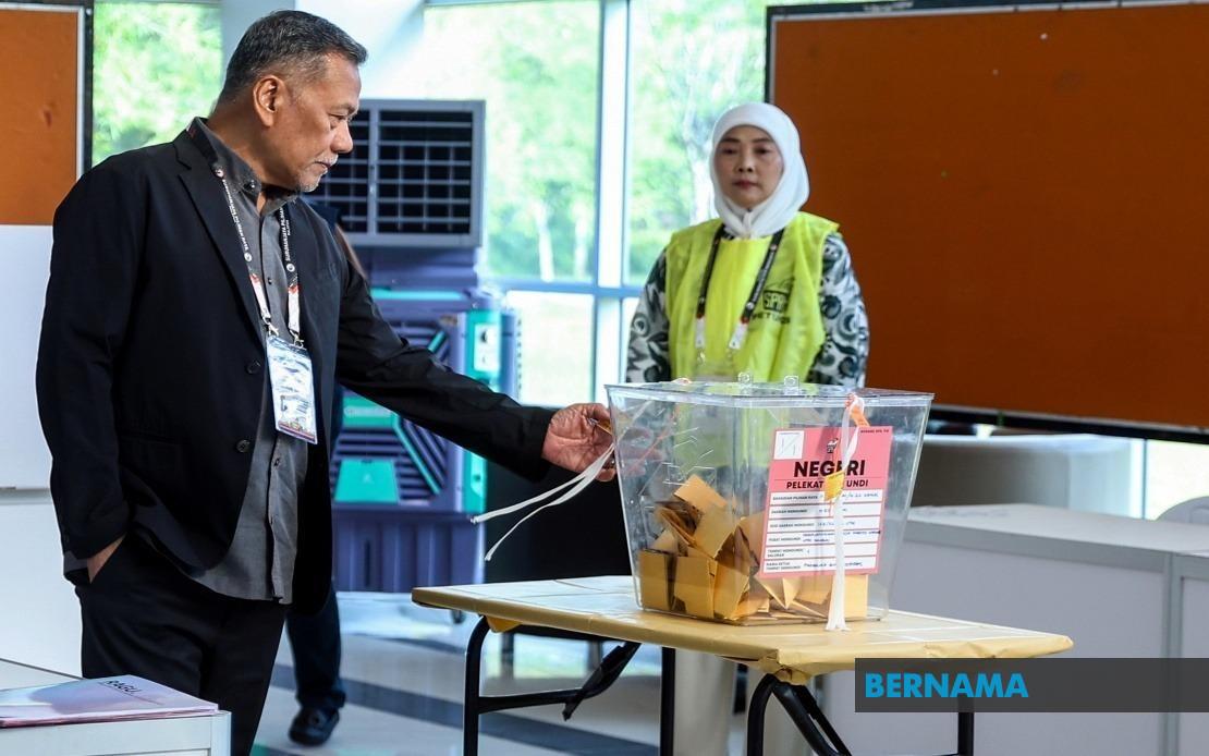 EC Chairman Ramlan Conducts Polling Day Inspection Across Johor Constituencies