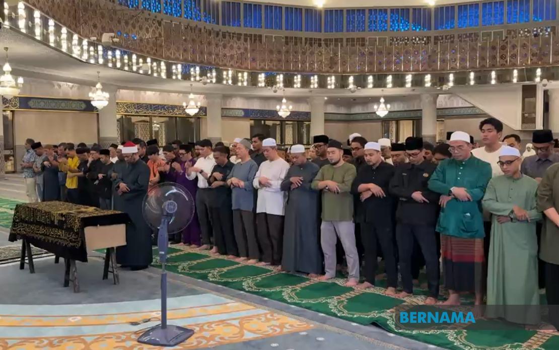 Nancy Shukri's Husband Laid to Rest in Sarawak After National Mosque Ceremony