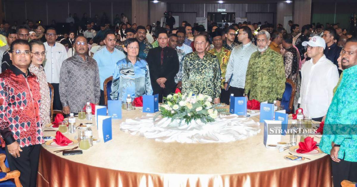 PM Anwar Sets 30-Day Timeline for Foreign Worker Approvals in Hospitality and Other Key Sectors