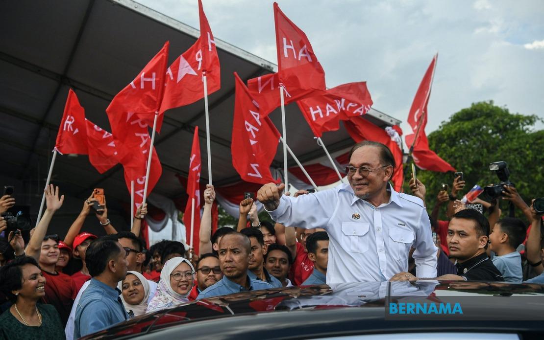 Anwar's Johor Campaign Trail Energises Pakatan Harapan's State Election Push