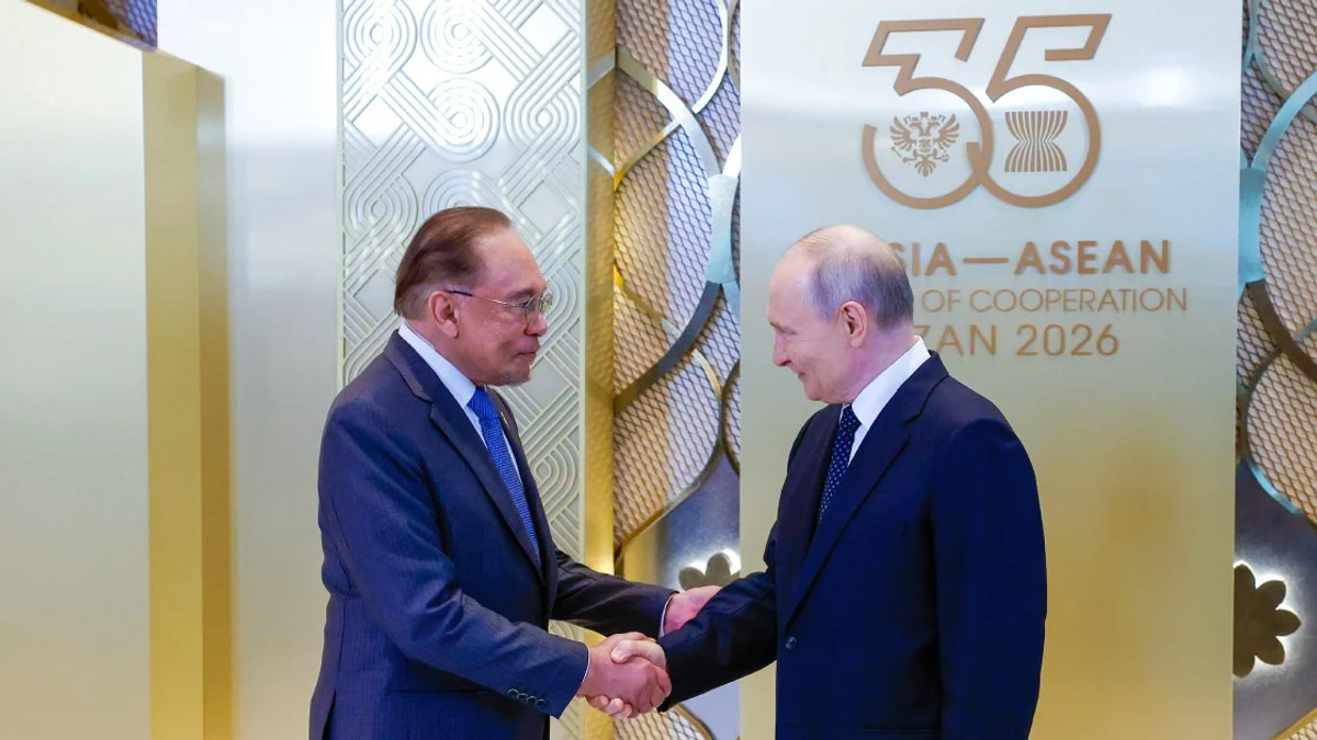 Anwar and Putin Discuss Energy Security and Currency Trade During Kazan Summit