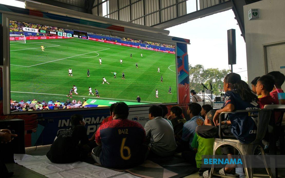 Free World Cup Broadcasts Ease Burden on Malaysian Traders and Families