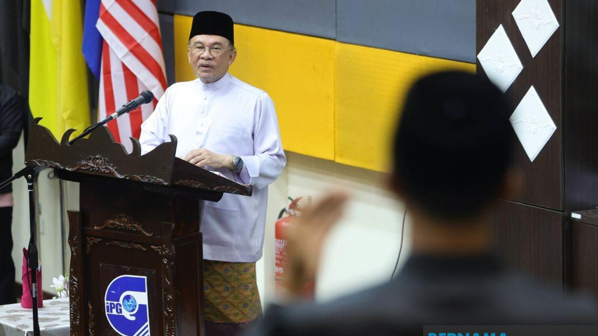 Malaysia Must Develop Teachers With Tech Skills and Strong Moral Grounding, PM Says