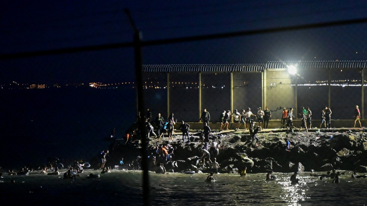 Spain Mobilises Full Resources as Thousands of Moroccans Attempt Crossing into Ceuta