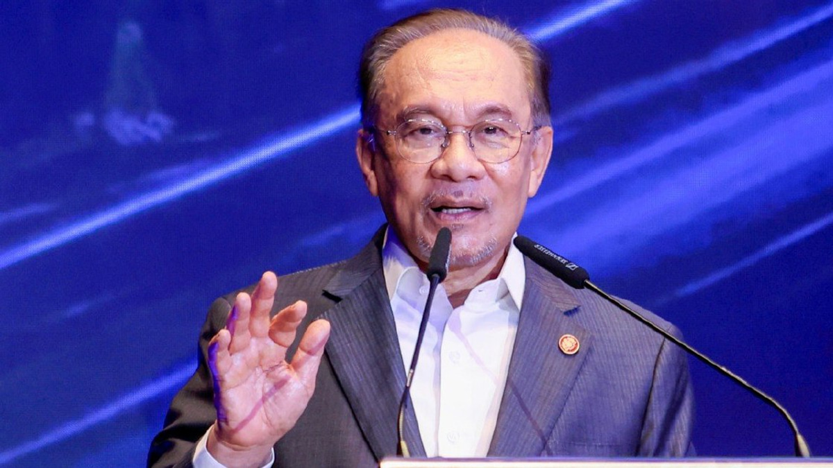 PM Anwar Ibrahim Receives Medical Examination and Monitoring
