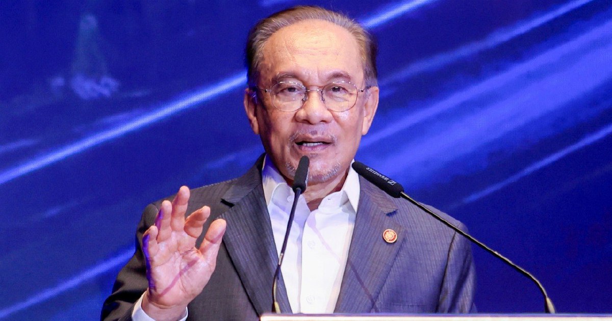 PM Anwar Ibrahim Receives Medical Examination and Monitoring