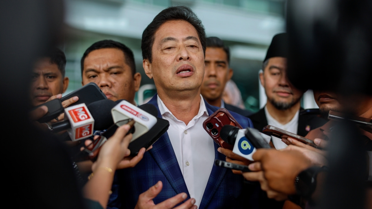 Azam Baki Distances Himself from RM178 Million Contract to Firm Linked to His Brother