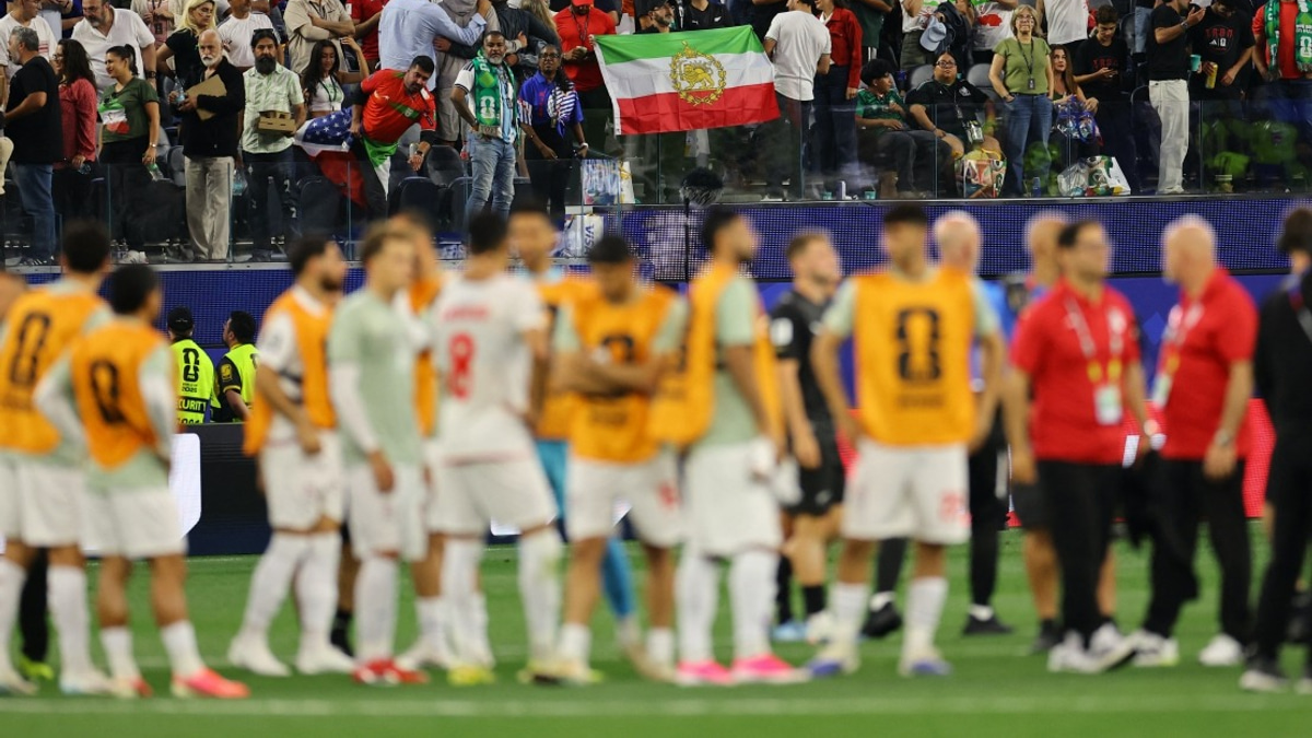 Iran Coach Accuses Tournament Organizers of Forcing Team's Sudden Departure After World Cup Opener