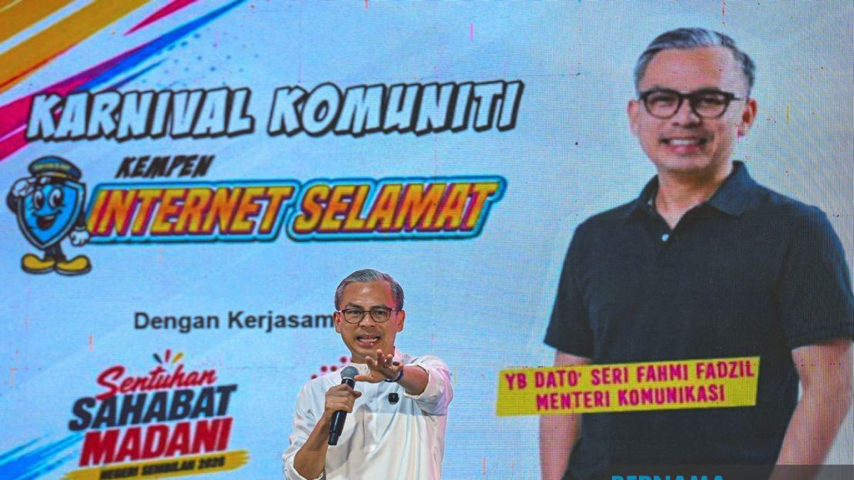Minister Fahmi Pushes for Digital Safety Drive in Malaysia's Rural Heartland
