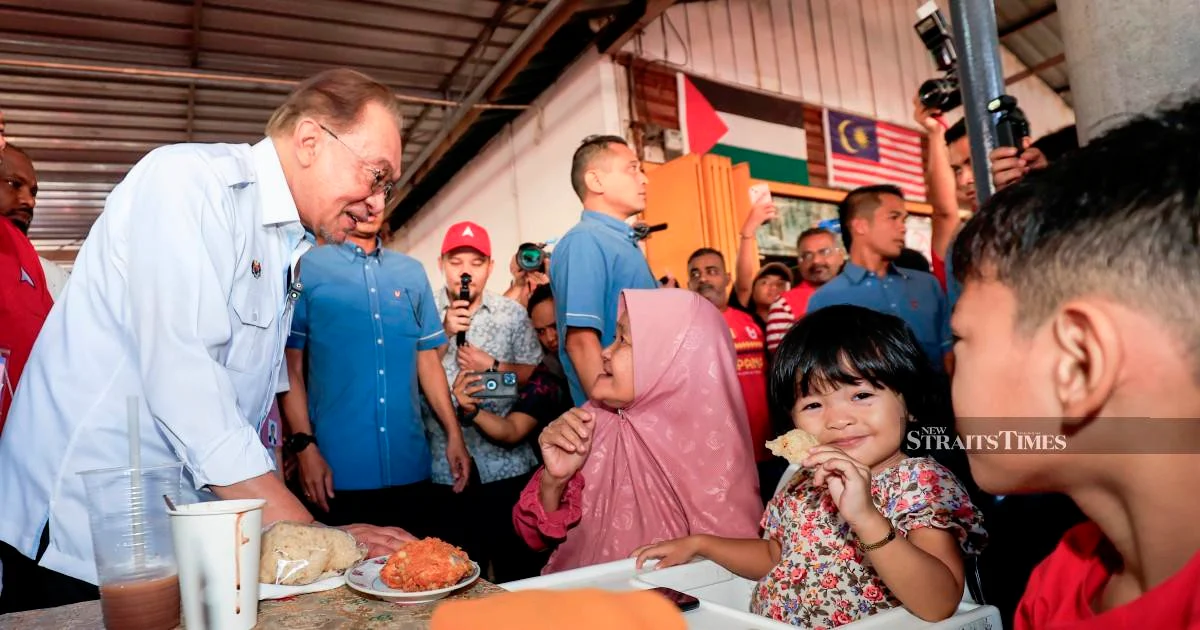 Anwar Acknowledges Governing Challenges, Pledges Steady Progress in Johor Campaign