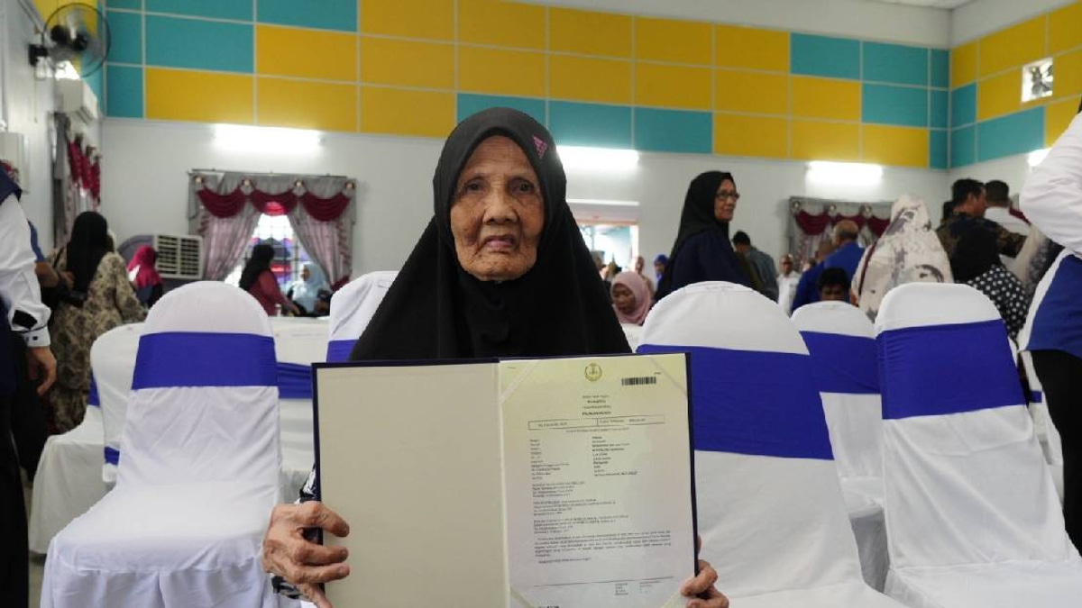 47 FELCRA Participants in Perak Receive Land Ownership Grants