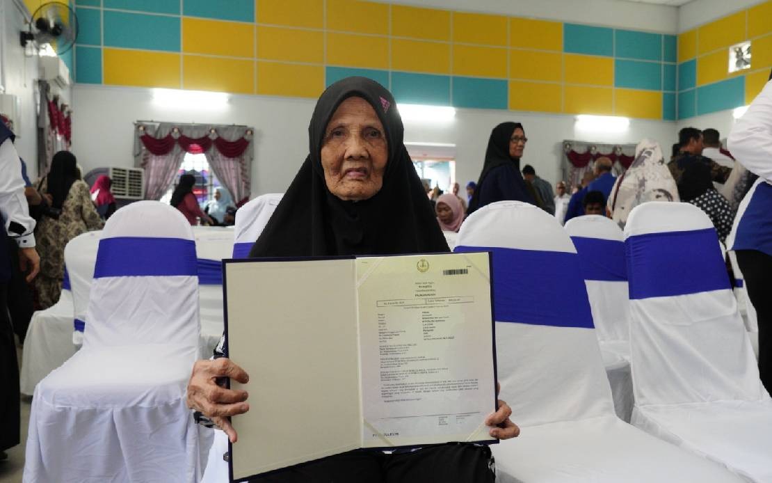 47 FELCRA Participants in Perak Receive Land Ownership Grants