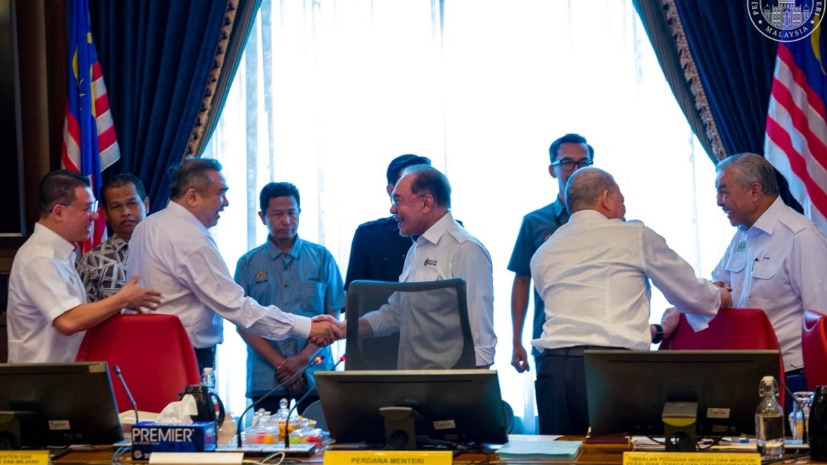 Anwar's Message on Unity Strikes a Chord as PH and BN Compete in Negeri Sembilan