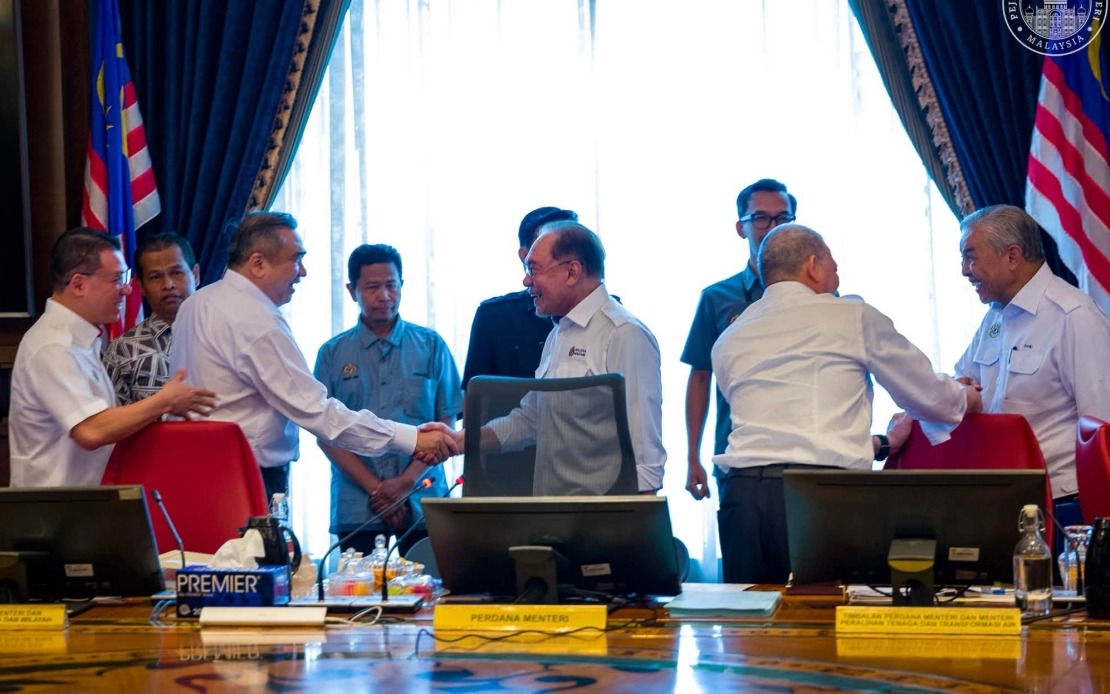 Anwar's Message on Unity Strikes a Chord as PH and BN Compete in Negeri Sembilan