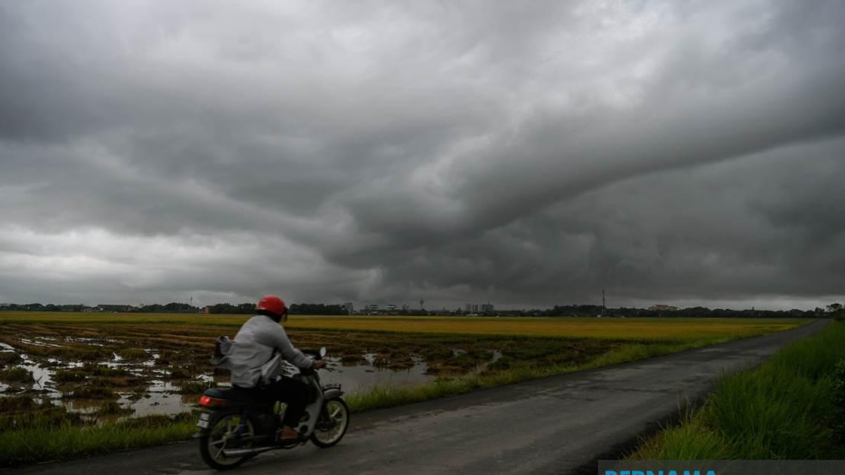 MetMalaysia Issues Thunderstorm Warning Across Peninsula, Sabah and Sarawak Until 9 PM