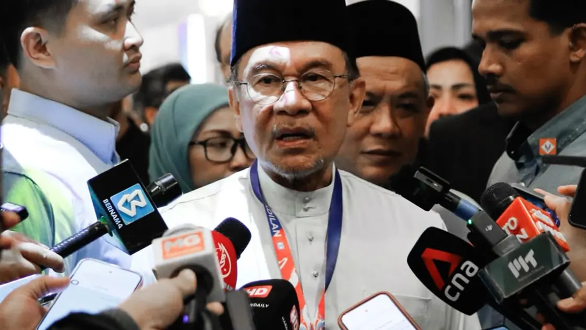 Anwar Brushes Off Trust Concerns with Zahid as Misalignment with KJ