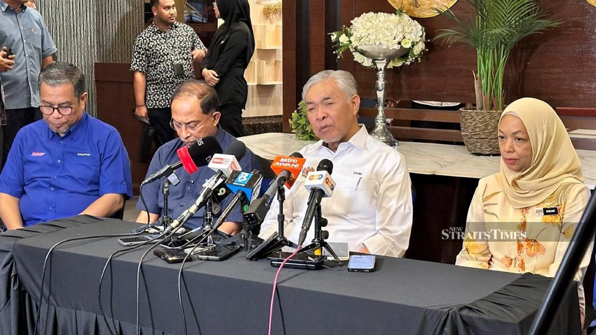Zahid Urges Coalition Partners to Drop Najib-Rosmah Matter in Johor Push