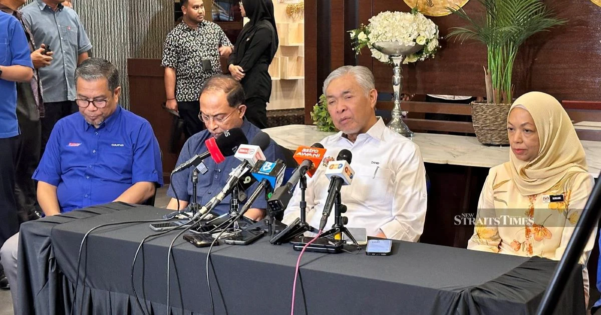 Zahid Urges Coalition Partners to Drop Najib-Rosmah Matter in Johor Push