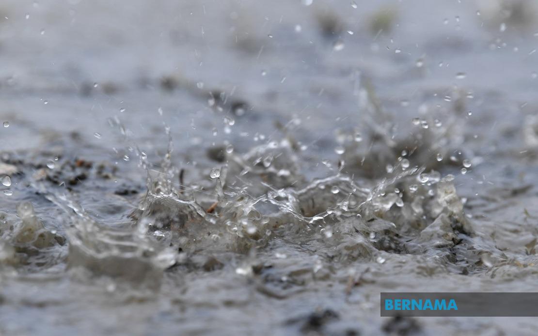 Torrential Rainfall Devastates Seoul Region, Triggering Widespread Closures and Evacuations