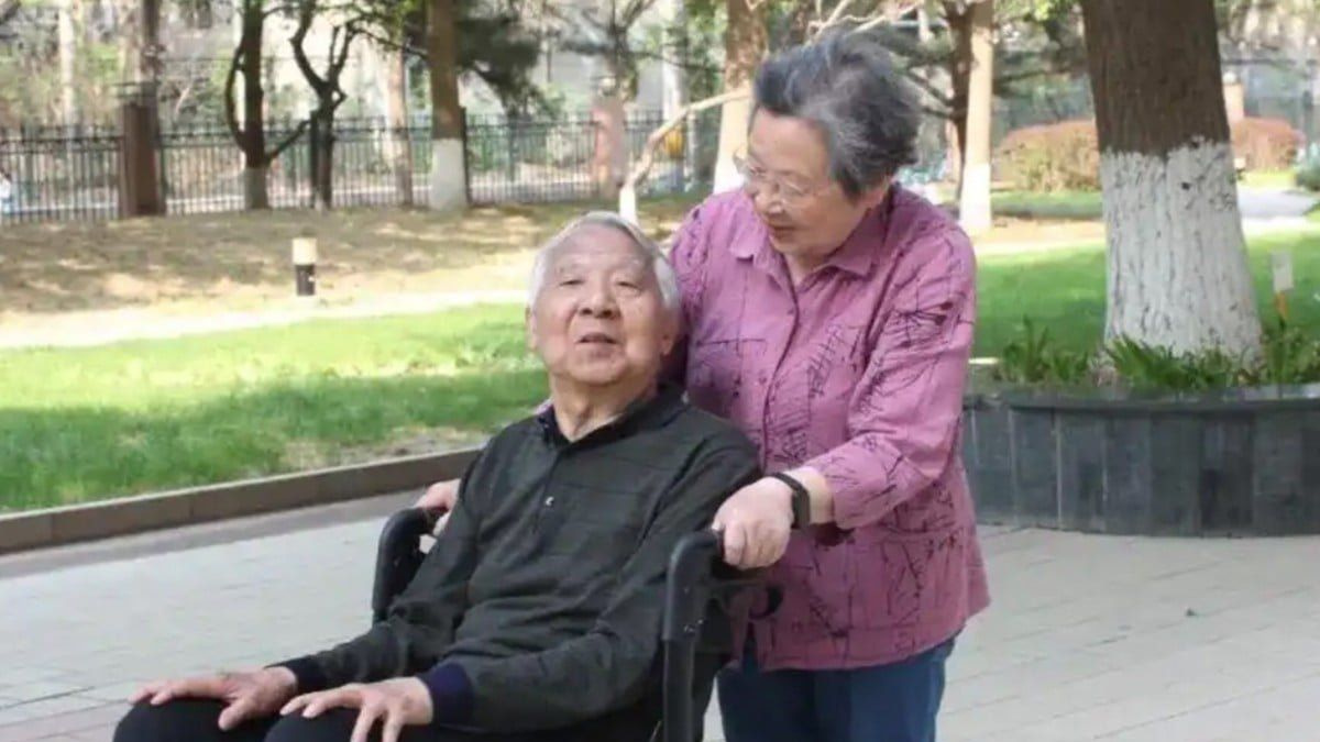 Beijing widow's devotion to Alzheimer's-stricken husband becomes inspiration for millions across China
