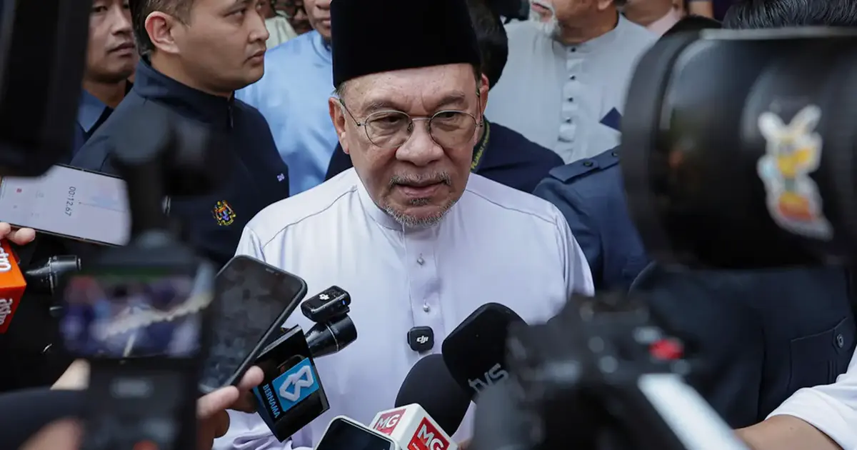 Survey Success Won't Breed Complacency, Anwar Warns Cabinet