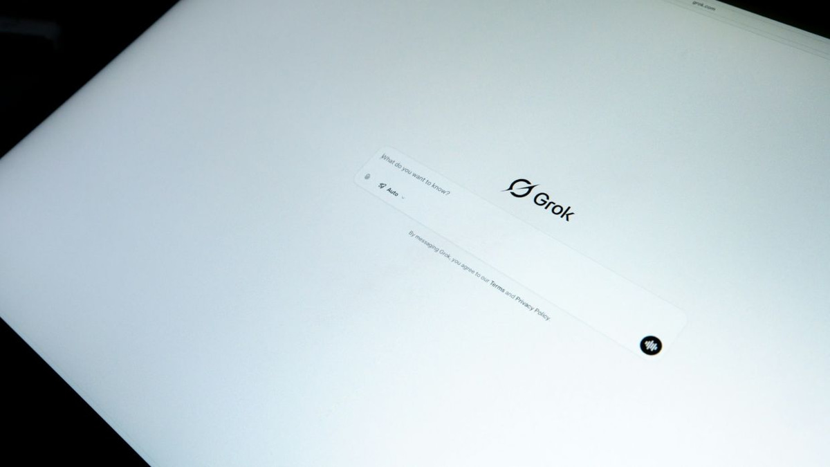 SpaceX's Grok AI Tool Goes Open Source After Privacy Scandal
