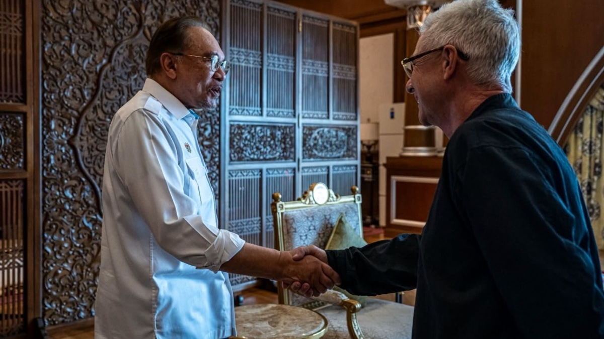 Anwar Seeks Singapore's Formula 1 Playbook as Malaysia Prepares October Grand Prix