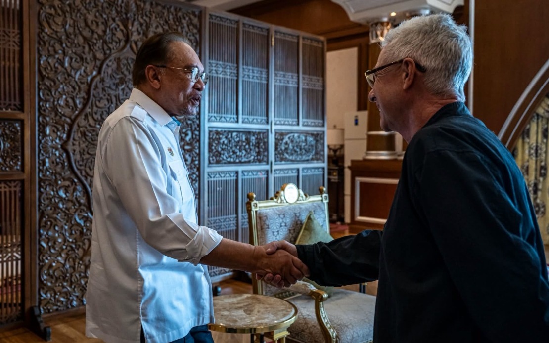Anwar Seeks Singapore's Formula 1 Playbook as Malaysia Prepares October Grand Prix