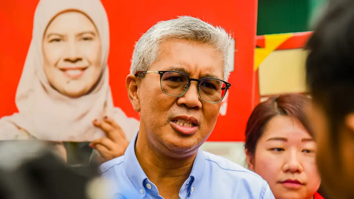 Pakatan Harapan Maintains Distance as BN and PN Clash Over Racial Tensions, Tengku Zafrul Observes