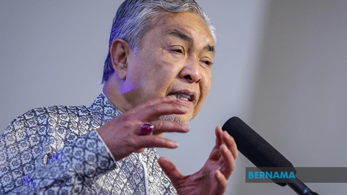 Ahmad Zahid Calls for Focus on Issues Relevant to Johor as Campaign Heats Up