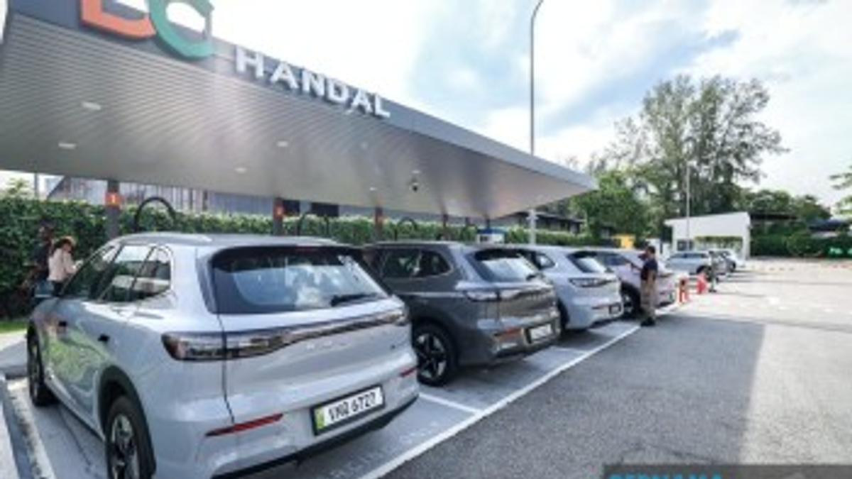 Malaysia Steers Clear of EV Charging Price Controls, Backing Market Competition