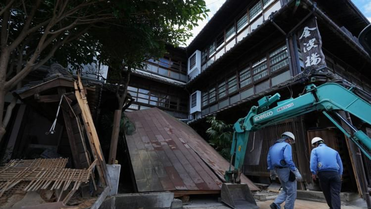 Heat stroke compounds disaster as Japan's Kumamoto struggles with earthquake aftermath
