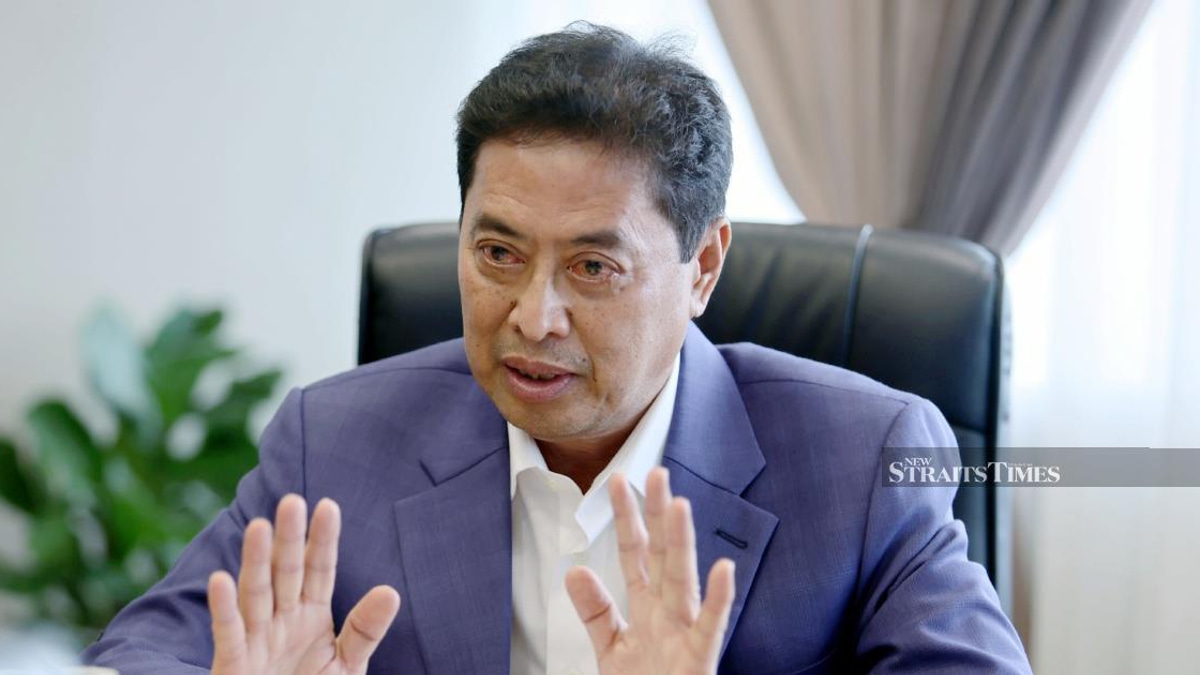 Ex-MACC Chief Azam Denies Involvement in RM178 Million Contract Awarded to Brother's Firm