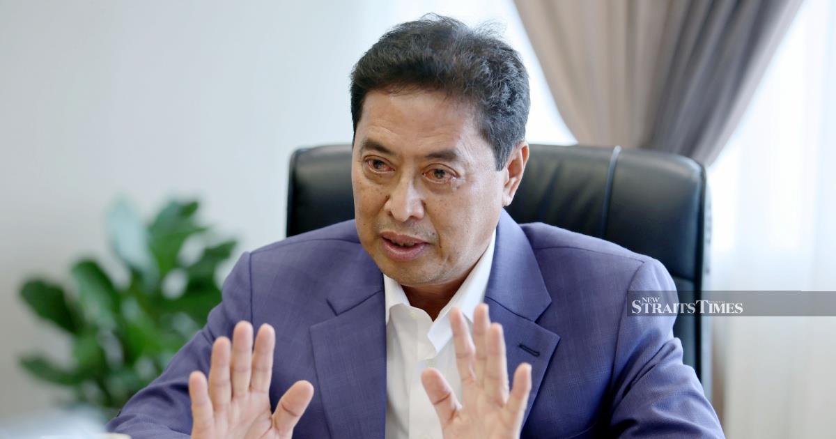 Ex-MACC Chief Azam Denies Involvement in RM178 Million Contract Awarded to Brother's Firm