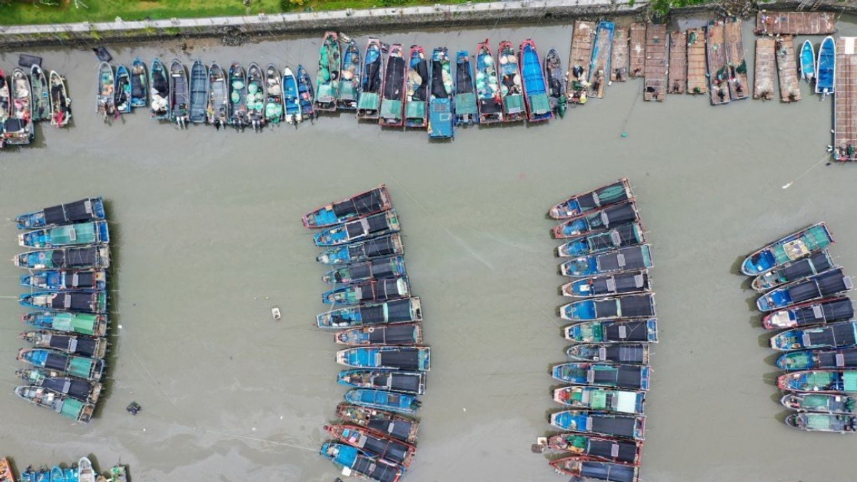 China Declares Highest Typhoon Alert as Noul Barrels Toward Guangdong