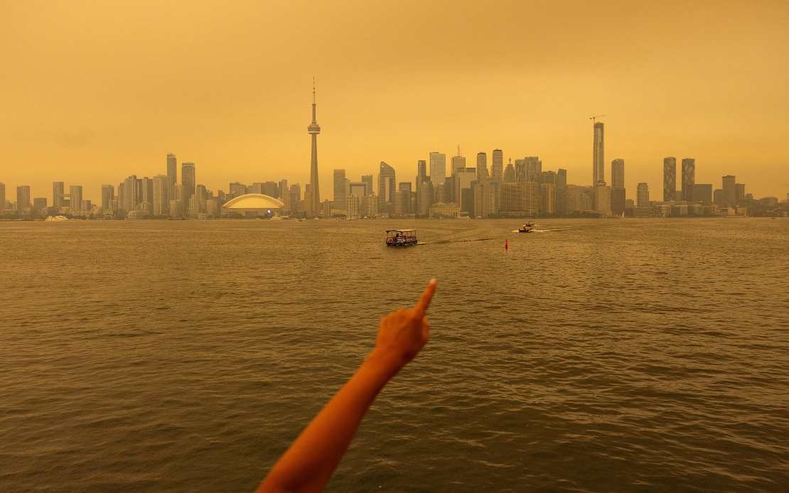 Ontario Wildfires Blanket Canada's Major Cities in Hazardous Smog, Disrupt Railway Operations
