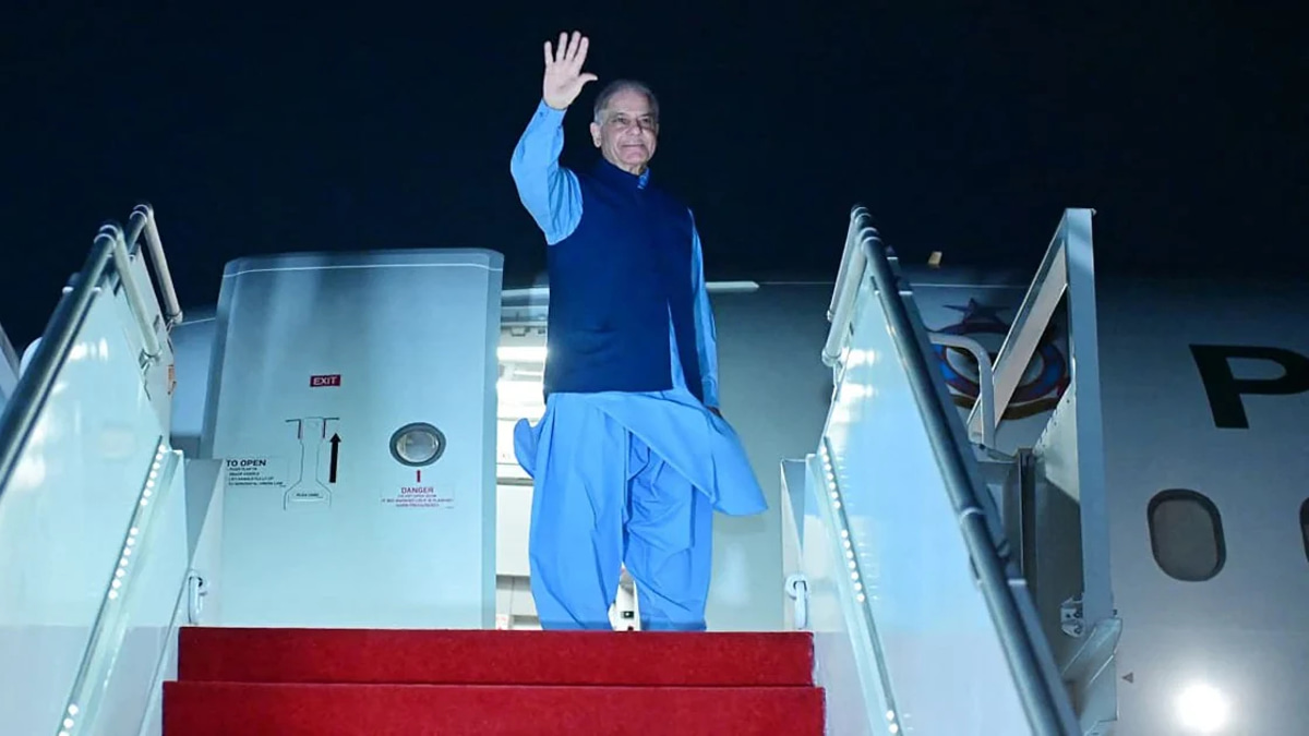 Pakistan's Premier Heads to Switzerland for US-Iran Mediation Talks