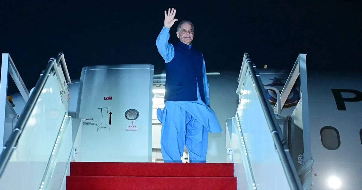 Pakistan's Premier Heads to Switzerland for US-Iran Mediation Talks