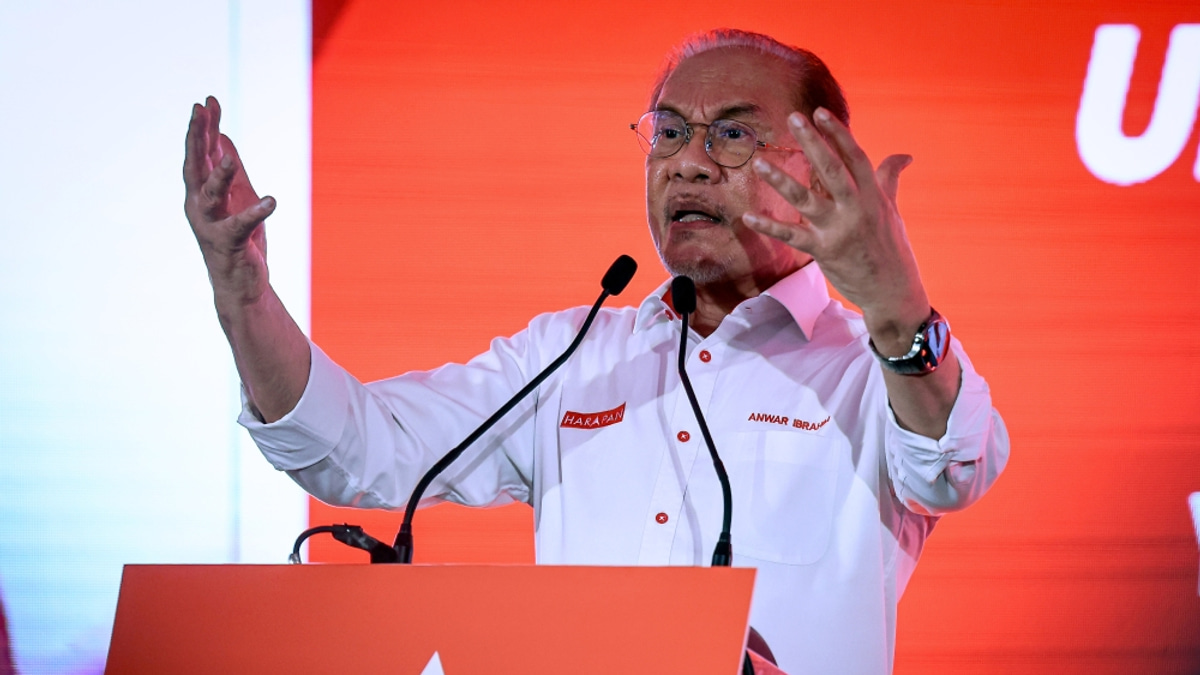 Anwar launches Negeri Sembilan campaign push to energize Pakatan coalition ahead of polls