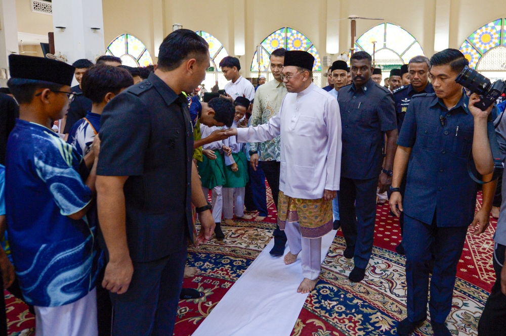 Malaysia's economy expands 5.8% in Q2 as PM lauds recovery momentum