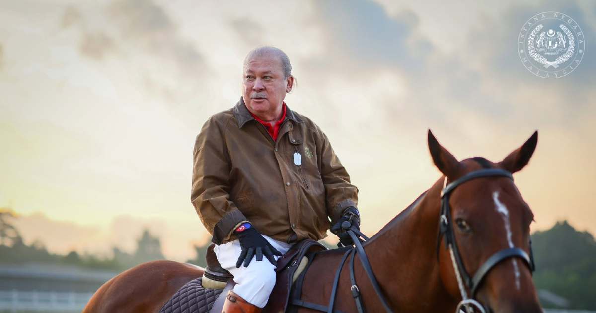King Continues Morning Fitness Regimen with Horse Riding in Johor