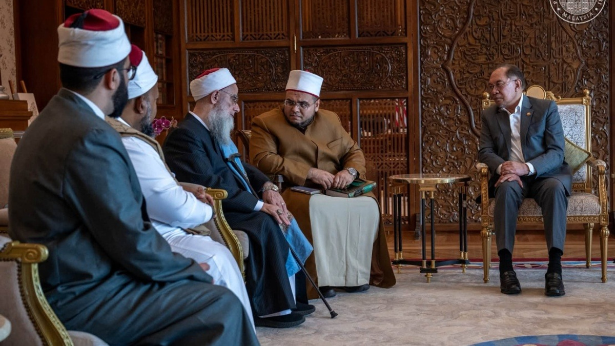 Anwar Receives Egyptian Islamic Scholar Sheikh Dr Mustafa During Putrajaya Visit