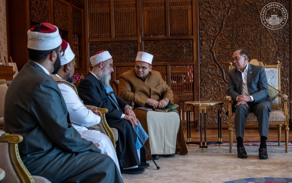 Anwar Receives Egyptian Islamic Scholar Sheikh Dr Mustafa During Putrajaya Visit