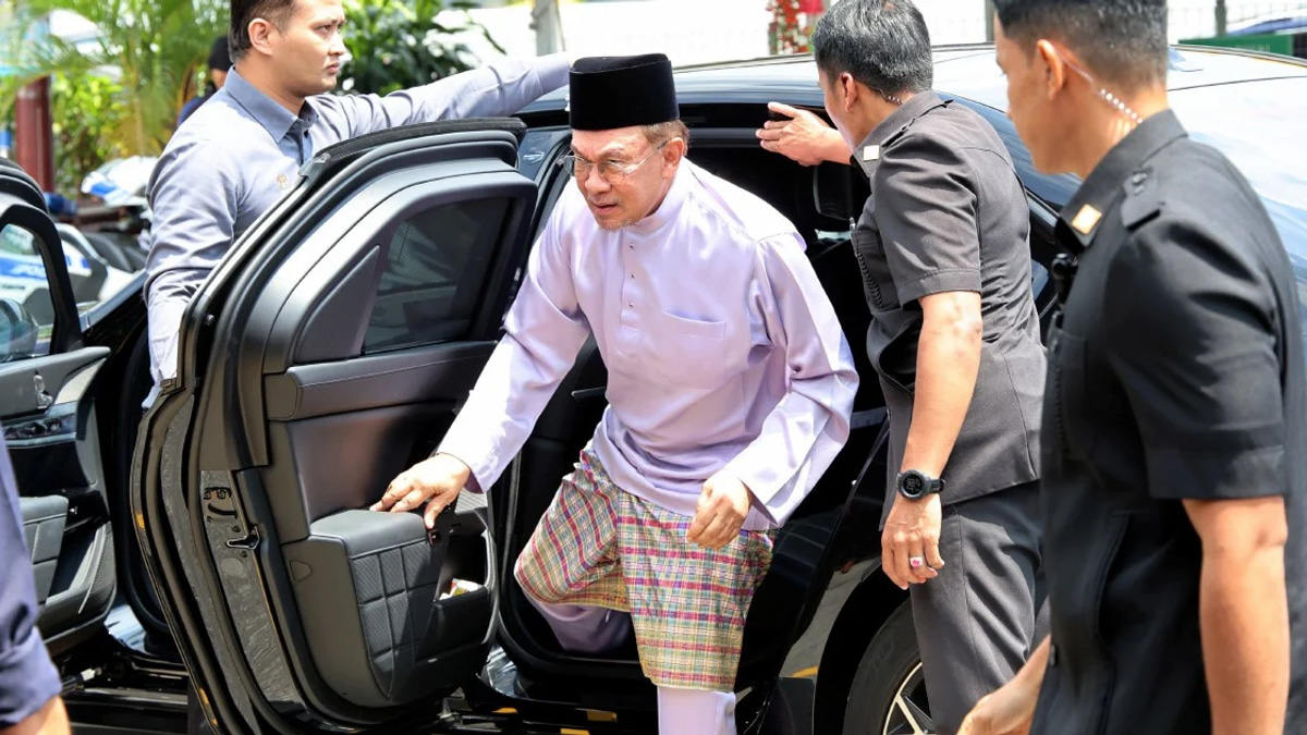 Political Campaigns Must Be Respectful, Not Arrogant, Says Anwar