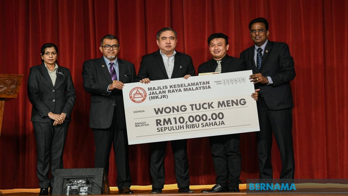 Lorry Driver Honoured for Heroic Act That Saved 21 Bus Passengers Near Menora Tunnel