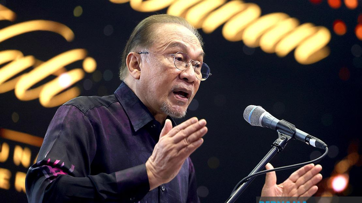 Anwar Urges Malaysians to Stand Against Divisive Racial Politics