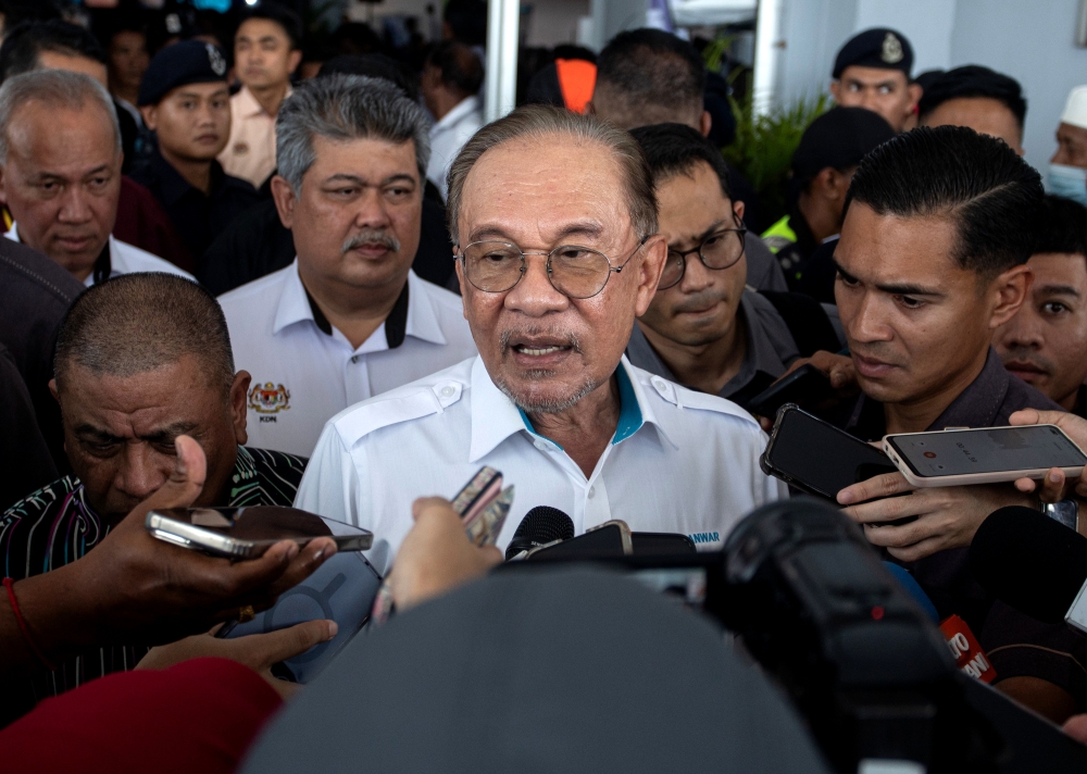 PM Anwar Brushes Off eFishery Setback, Points to KWAP's Strong Overall Returns