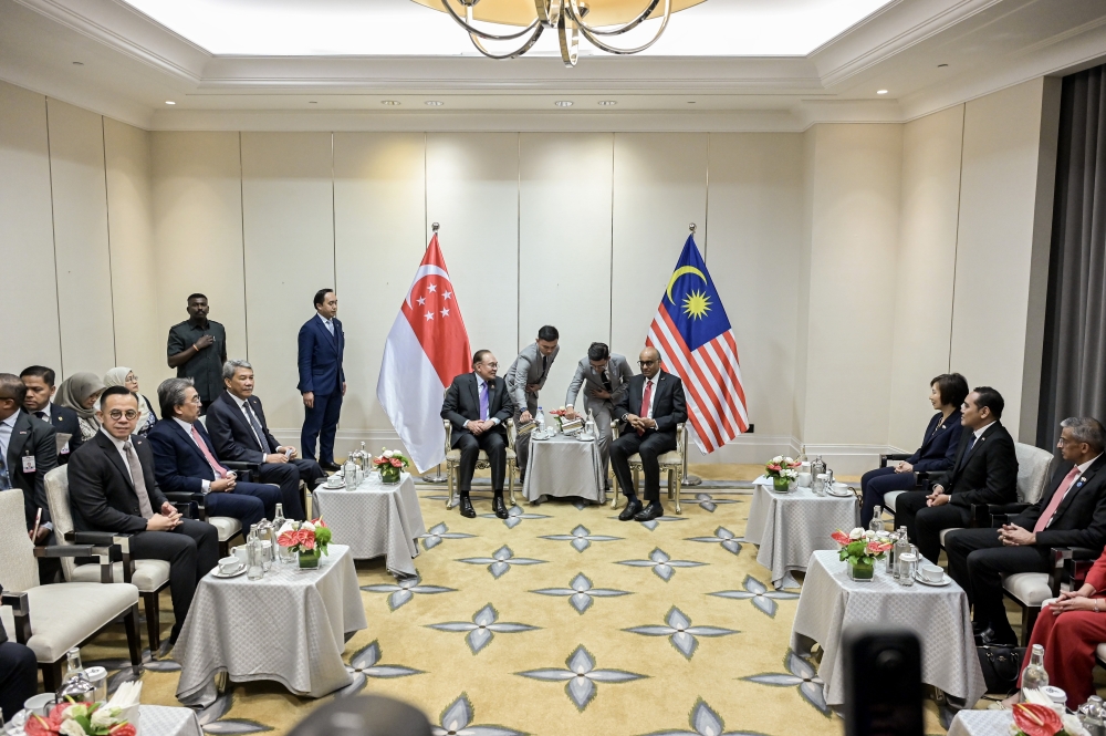 Singapore President Halimah Meets PM Anwar in First Official Visit to Malaysia