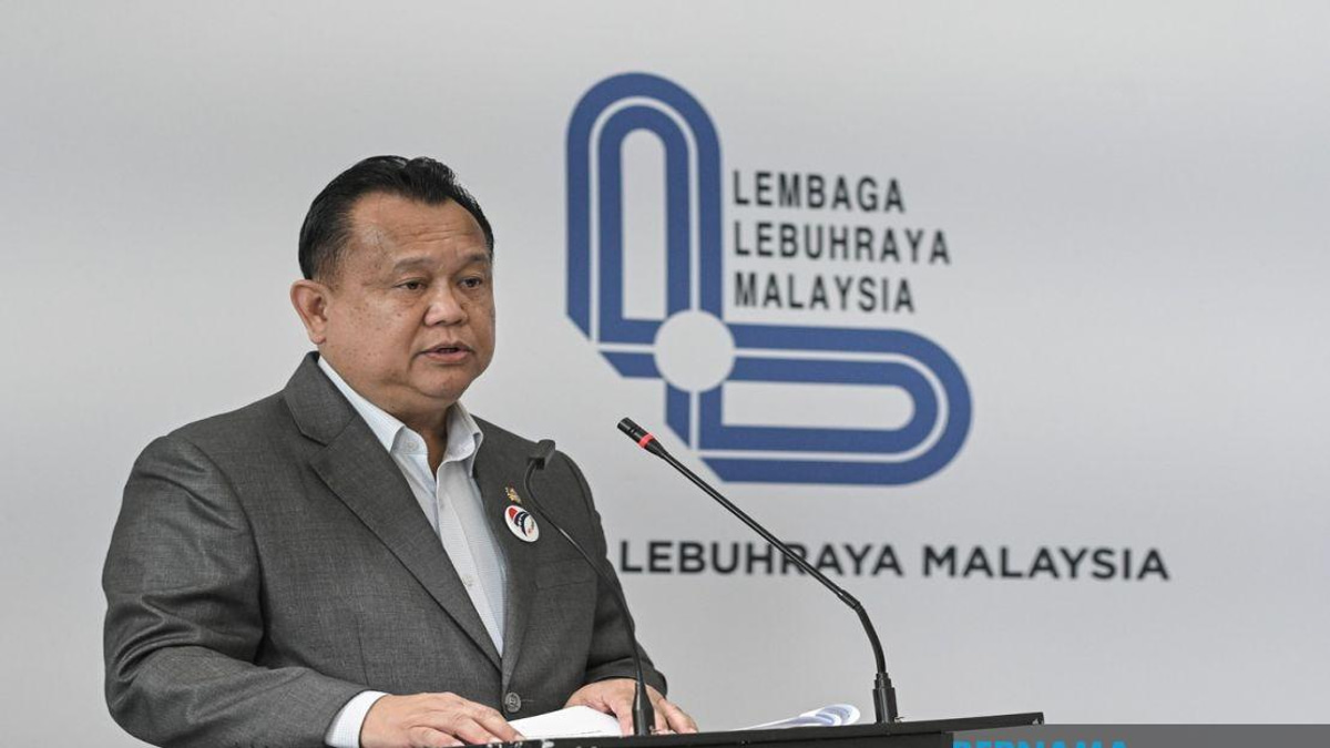 Government Invests RM25.2 Million in Solar LED Highway Lighting to Cut Accident Rates
