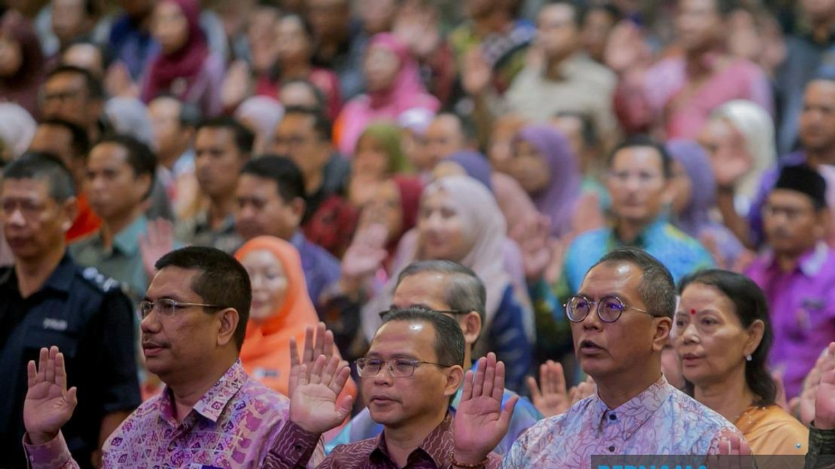 Civil Service Excellence Vital for Malaysia's Development, Says PM Anwar